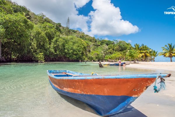 Playa rincon rivière, bateau typique de pêcheur coloré